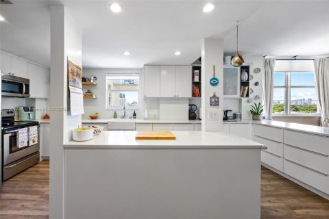 Condominio en venta en Miami Beach, Florida, 2 dormitorios № 1953653 - foto 12