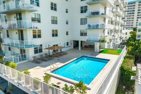 Condominio en venta en Miami Beach, Florida, 2 dormitorios № 1953653 - foto 8