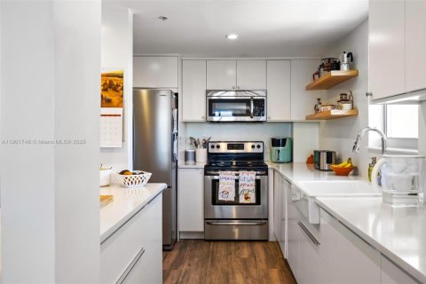 Condominio en venta en Miami Beach, Florida, 2 dormitorios № 1953653 - foto 13