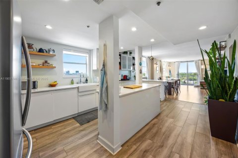 Condominio en venta en Miami Beach, Florida, 2 dormitorios № 1953653 - foto 10