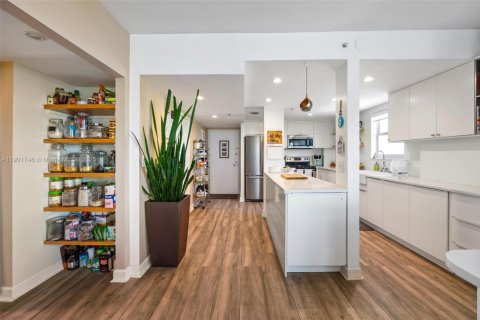 Condominio en venta en Miami Beach, Florida, 2 dormitorios № 1953653 - foto 11