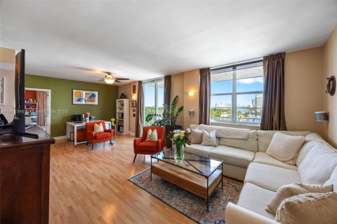 Condominio en venta en Miami Beach, Florida, 2 dormitorios № 1953653 - foto 22