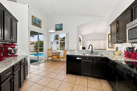 Casa en venta en Tarpon Springs, Florida, 4 dormitorios, 187.66 m2 № 2383690 - foto 5