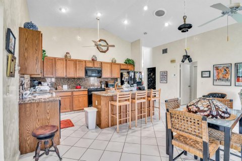 Villa ou maison à vendre à Delray Beach, Floride: 2 chambres, 235.23 m2 № 2245460 - photo 15