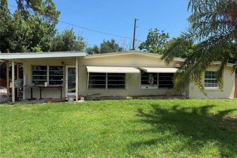 House in New Port Richey, Florida 3 bedrooms, 90.49 sq.m. № 1905555 - photo 1
