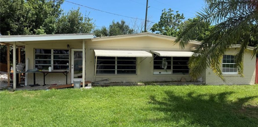 House in New Port Richey, Florida 3 bedrooms, 90.49 sq.m. № 1905555