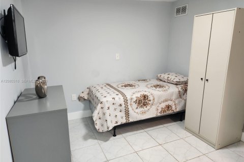 Immobilier commercial à louer à Miami, Floride: 1 chambre, 165.27 m2 № 2335378 - photo 8