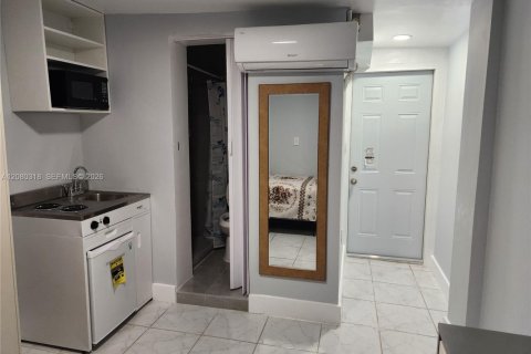 Immobilier commercial à louer à Miami, Floride: 1 chambre, 165.27 m2 № 2335378 - photo 10