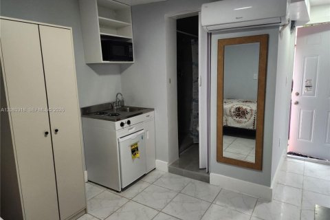 Immobilier commercial à louer à Miami, Floride: 1 chambre, 165.27 m2 № 2335378 - photo 11