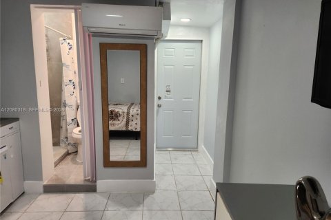 Immobilier commercial à louer à Miami, Floride: 1 chambre, 165.27 m2 № 2335378 - photo 3