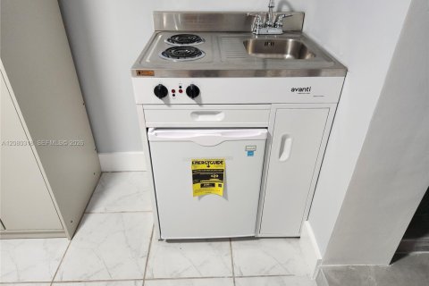 Immobilier commercial à louer à Miami, Floride: 1 chambre, 165.27 m2 № 2335378 - photo 7