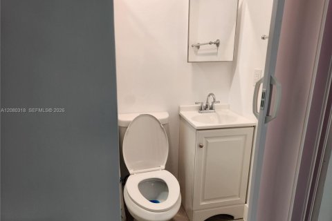 Immobilier commercial à louer à Miami, Floride: 1 chambre, 165.27 m2 № 2335378 - photo 9