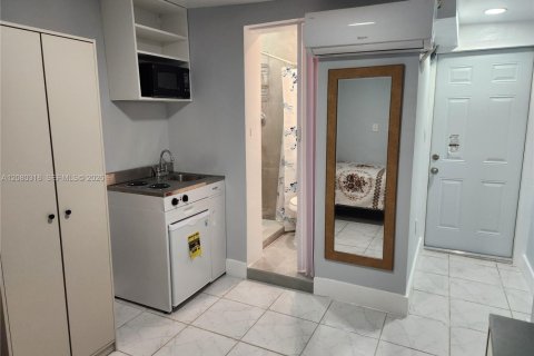 Immobilier commercial à louer à Miami, Floride: 1 chambre, 165.27 m2 № 2335378 - photo 4
