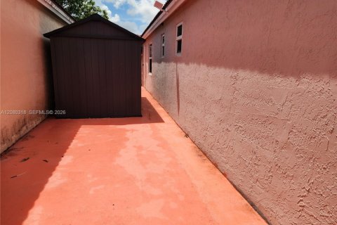 Immobilier commercial à louer à Miami, Floride: 1 chambre, 165.27 m2 № 2335378 - photo 2