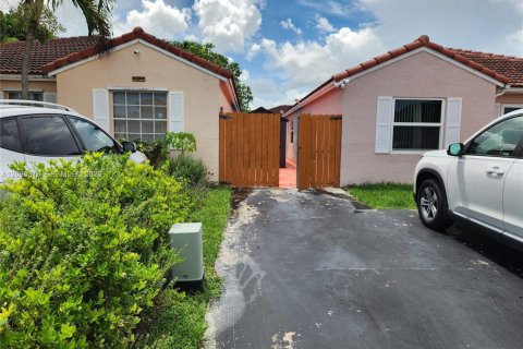 Immobilier commercial à Miami, Floride 1 chambre, 165.27 m2 № 2335378