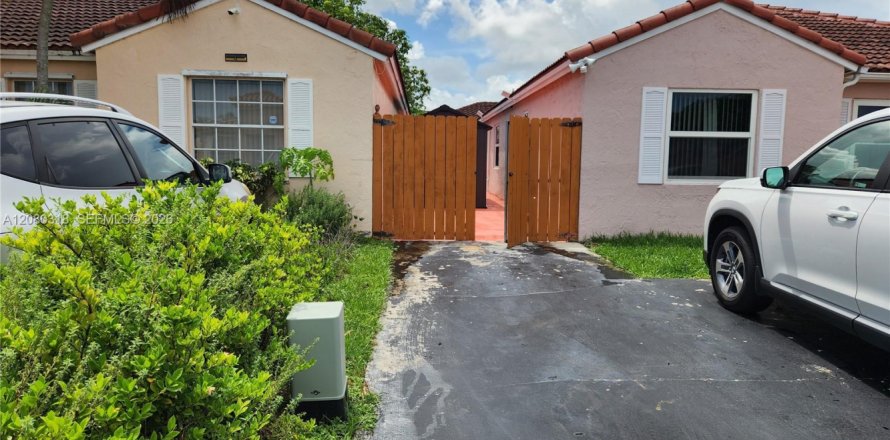 Immobilier commercial à Miami, Floride 1 chambre, 165.27 m2 № 2335378