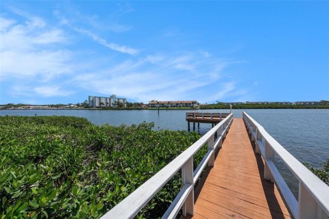 Condo in Indian Shores, Florida, 2 bedrooms  № 1777532 - photo 7