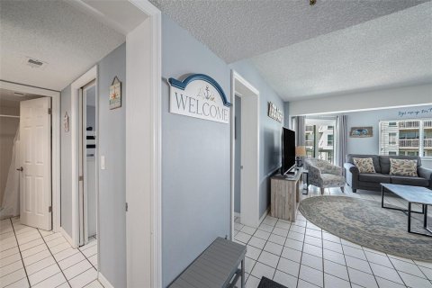 Condo in Indian Shores, Florida, 2 bedrooms  № 1777532 - photo 13