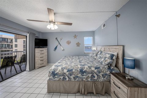 Condo in Indian Shores, Florida, 2 bedrooms  № 1777532 - photo 20