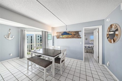Condo in Indian Shores, Florida, 2 bedrooms  № 1777532 - photo 16