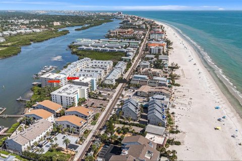Condo in Indian Shores, Florida, 2 bedrooms  № 1777532 - photo 3