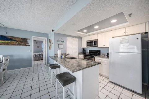 Condo in Indian Shores, Florida, 2 bedrooms  № 1777532 - photo 17