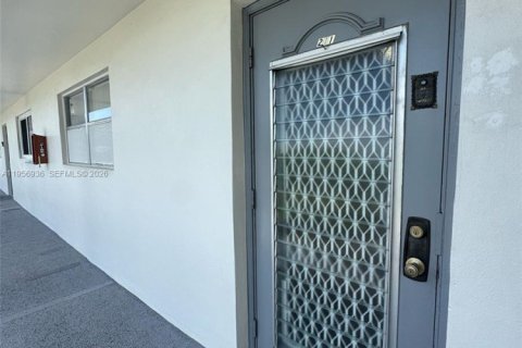 Condominio en Sunrise, Florida, 2 dormitorios  № 2011802