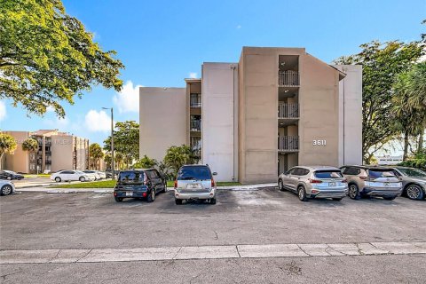 Condo in Miami, Florida, 2 bedrooms  № 1951779 - photo 24