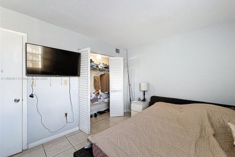 Condo in Miami, Florida, 2 bedrooms  № 1951779 - photo 14