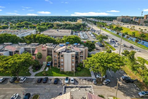 Condo in Miami, Florida, 2 bedrooms  № 1951779 - photo 26
