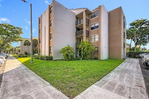 Condo in Miami, Florida, 2 bedrooms  № 1951779 - photo 23