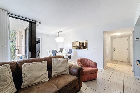 Condo in Miami, Florida, 2 bedrooms  № 1951779 - photo 8
