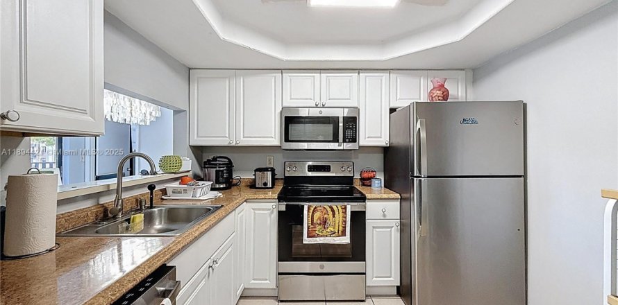 Condo in Miami, Florida, 2 bedrooms  № 1951779