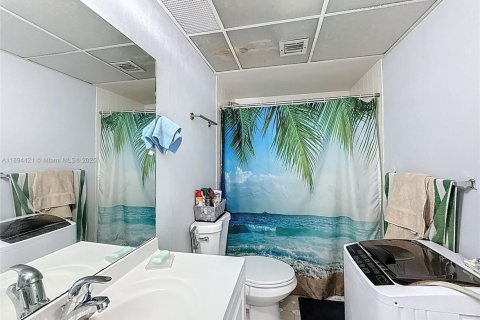 Condo in Miami, Florida, 2 bedrooms  № 1951779 - photo 19