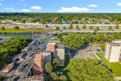 Condo in Miami, Florida, 2 bedrooms  № 1951779 - photo 30