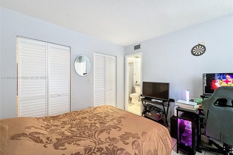 Condo in Miami, Florida, 2 bedrooms  № 1951779 - photo 16