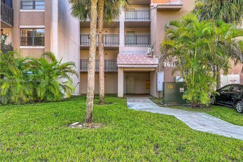 Condo in Miami, Florida, 2 bedrooms  № 1951779 - photo 22