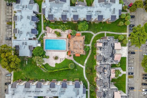 Condo in Miami, Florida, 2 bedrooms  № 1951779 - photo 28