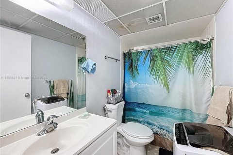 Condo in Miami, Florida, 2 bedrooms  № 1951779 - photo 18