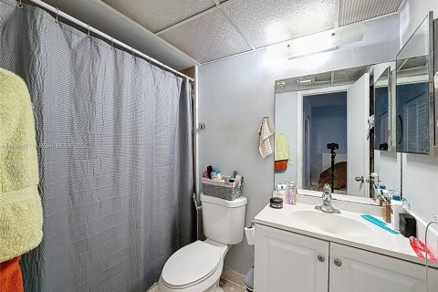 Condo in Miami, Florida, 2 bedrooms  № 1951779 - photo 20