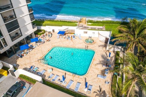 Condo in Riviera Beach, Florida, 2 bedrooms  № 1099040 - photo 1