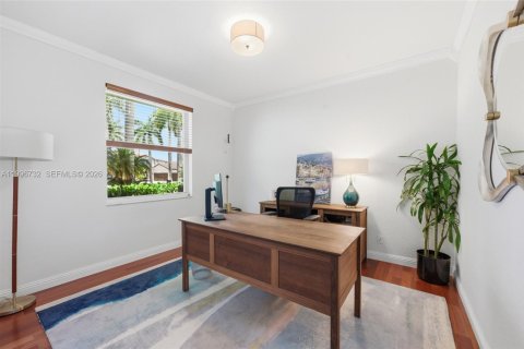 House in Weston, Florida 5 bedrooms, 277.96 sq.m. № 2068147 - photo 30