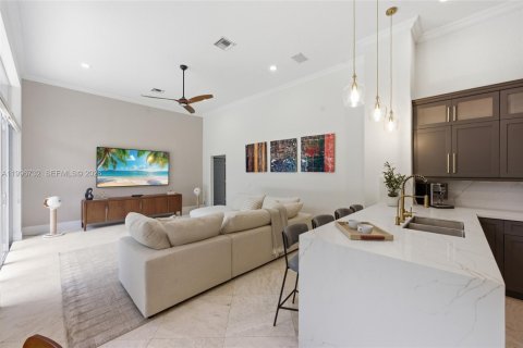 House in Weston, Florida 5 bedrooms, 277.96 sq.m. № 2068147 - photo 14