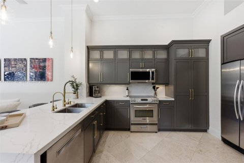 House in Weston, Florida 5 bedrooms, 277.96 sq.m. № 2068147 - photo 9