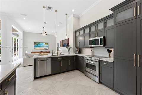 House in Weston, Florida 5 bedrooms, 277.96 sq.m. № 2068147 - photo 11
