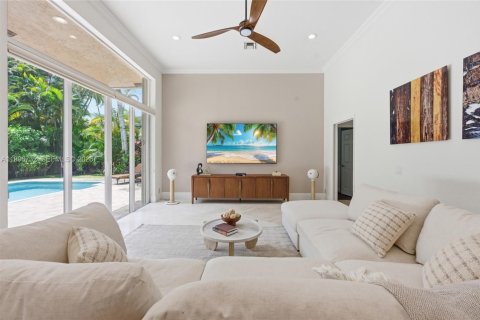 House in Weston, Florida 5 bedrooms, 277.96 sq.m. № 2068147 - photo 15