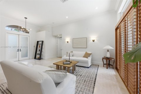 House in Weston, Florida 5 bedrooms, 277.96 sq.m. № 2068147 - photo 7