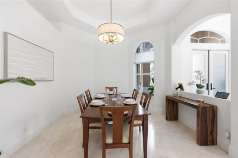 House in Weston, Florida 5 bedrooms, 277.96 sq.m. № 2068147 - photo 8