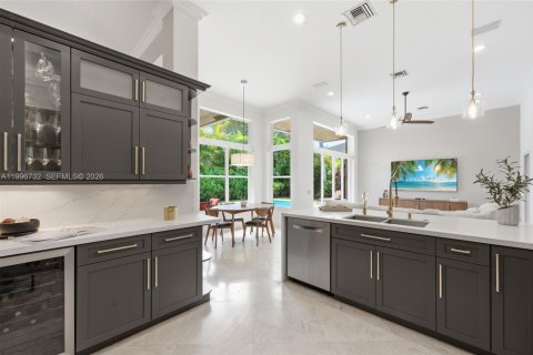 House in Weston, Florida 5 bedrooms, 277.96 sq.m. № 2068147 - photo 12