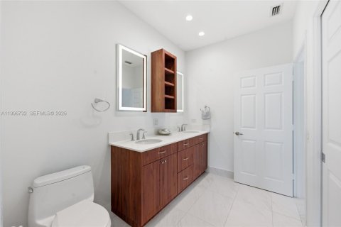 House in Weston, Florida 5 bedrooms, 277.96 sq.m. № 2068147 - photo 27